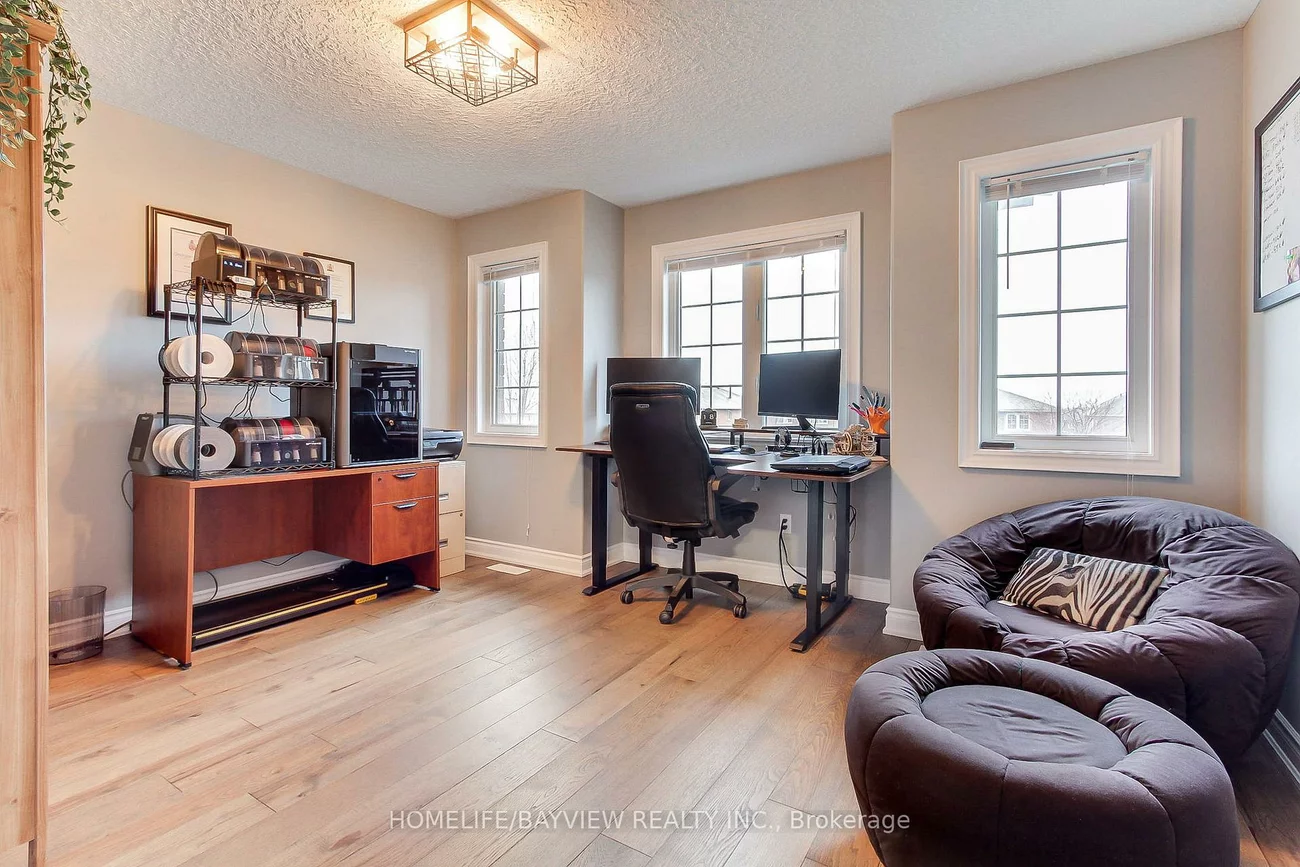 35, Booth, Painswick South, Barrie