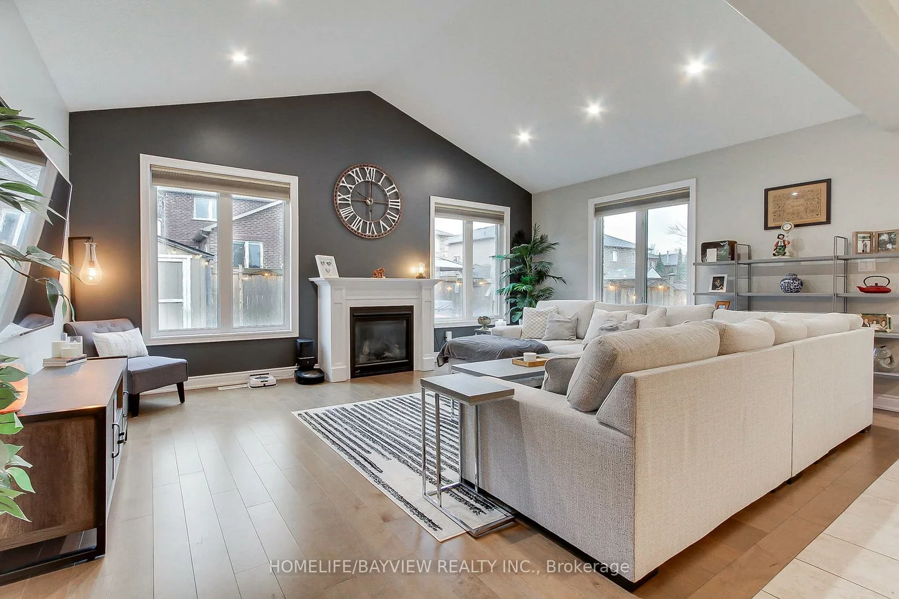 35, Booth, Painswick South, Barrie