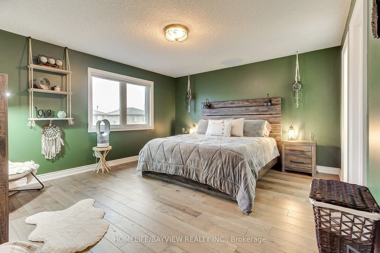 35, Booth, Painswick South, Barrie