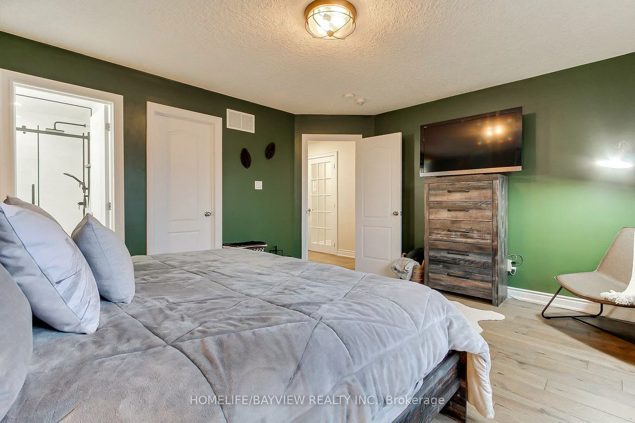 35, Booth, Painswick South, Barrie