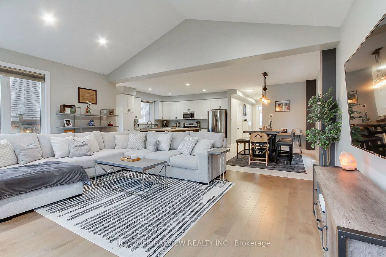 35, Booth, Painswick South, Barrie