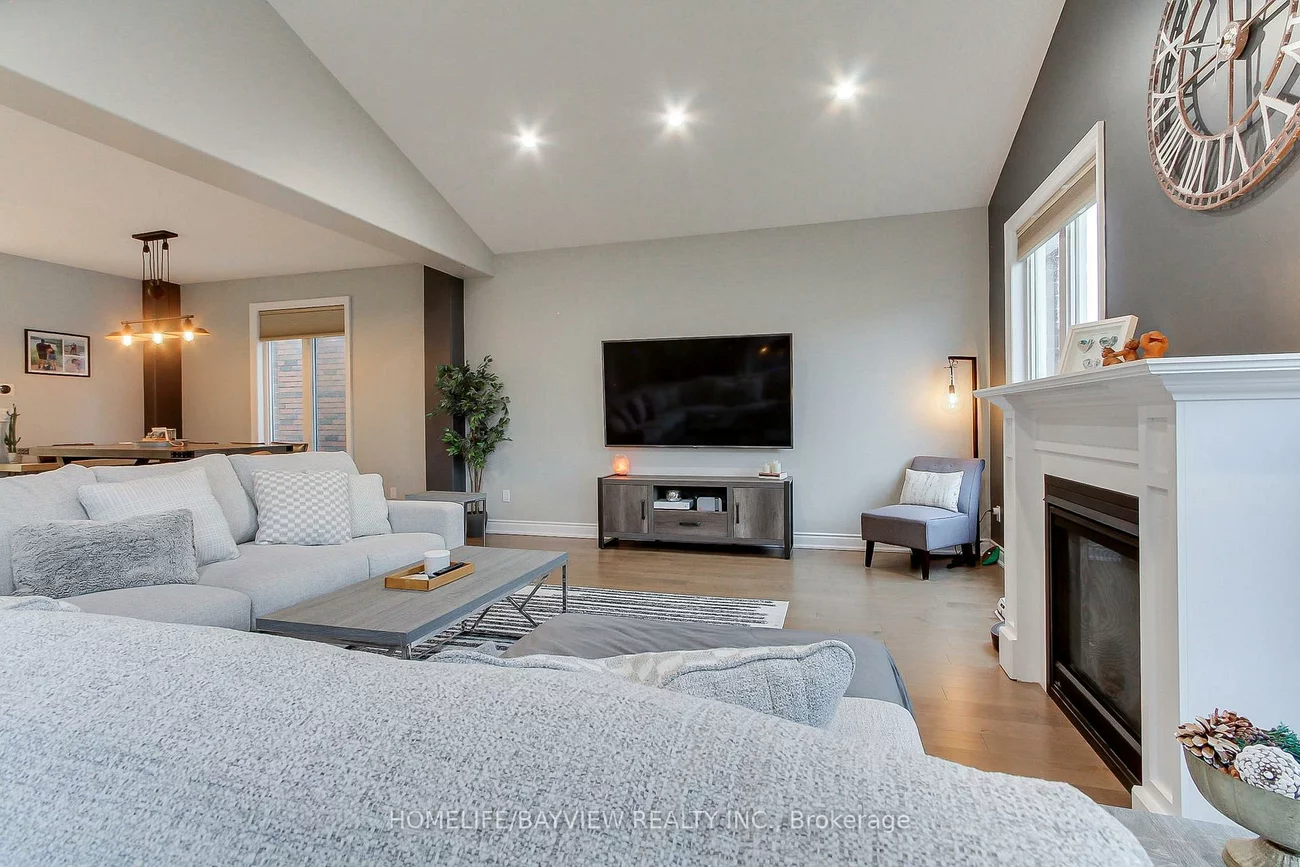 35, Booth, Painswick South, Barrie