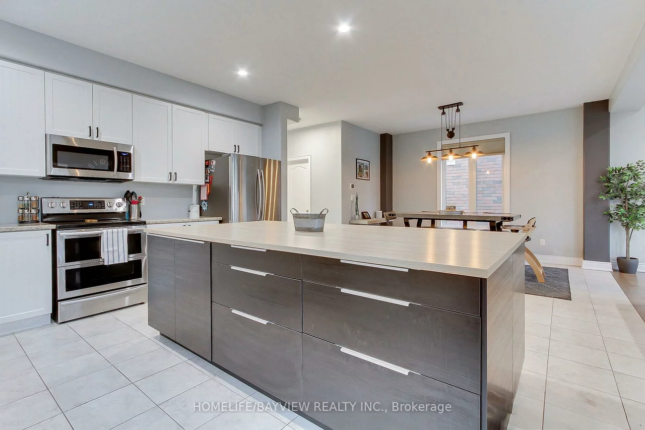 35, Booth, Painswick South, Barrie