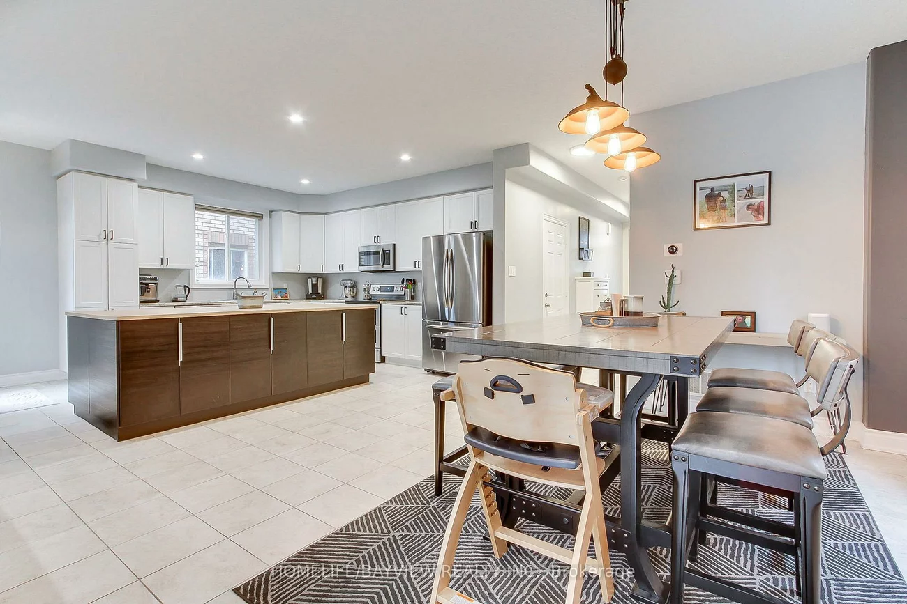 35, Booth, Painswick South, Barrie