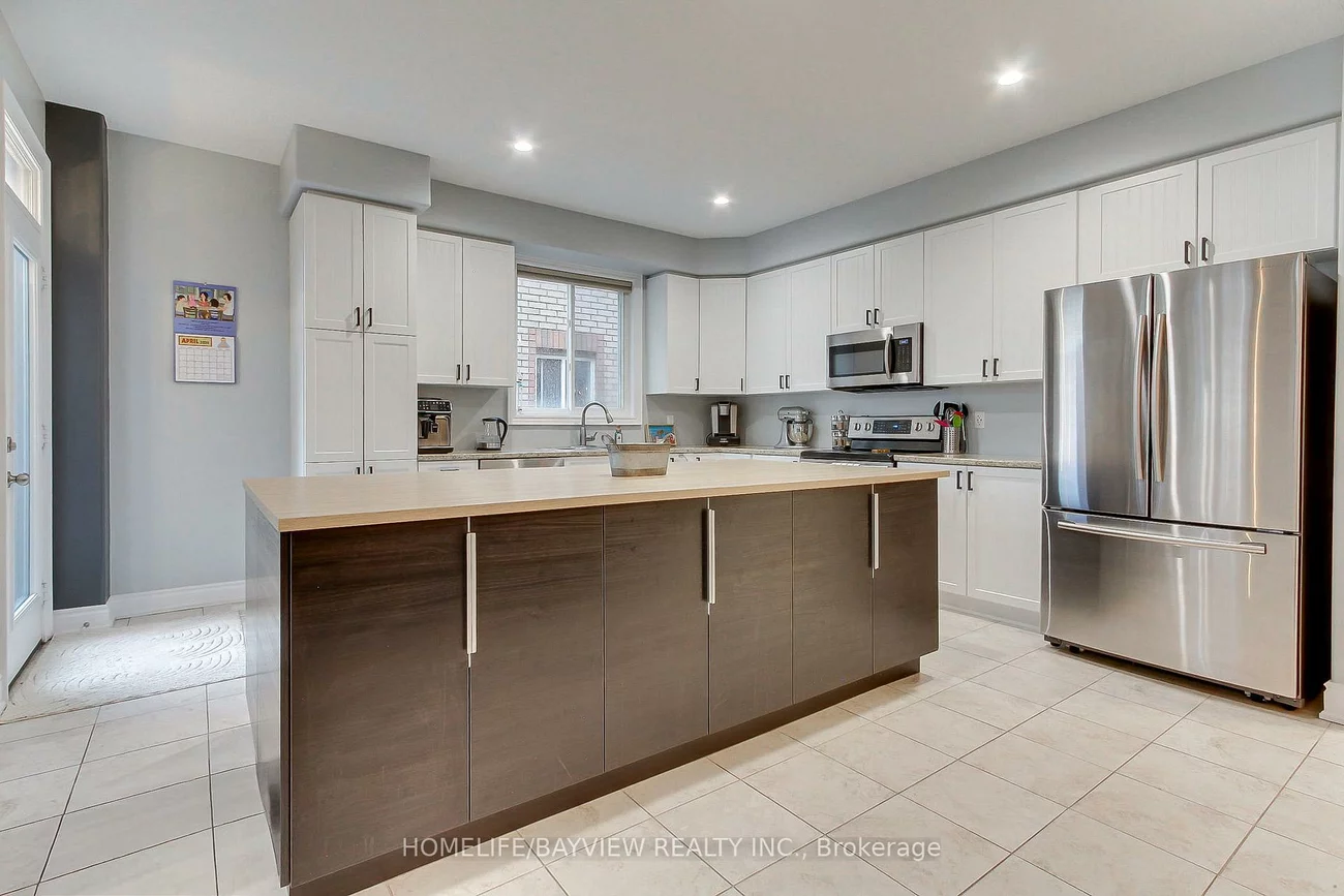 35, Booth, Painswick South, Barrie