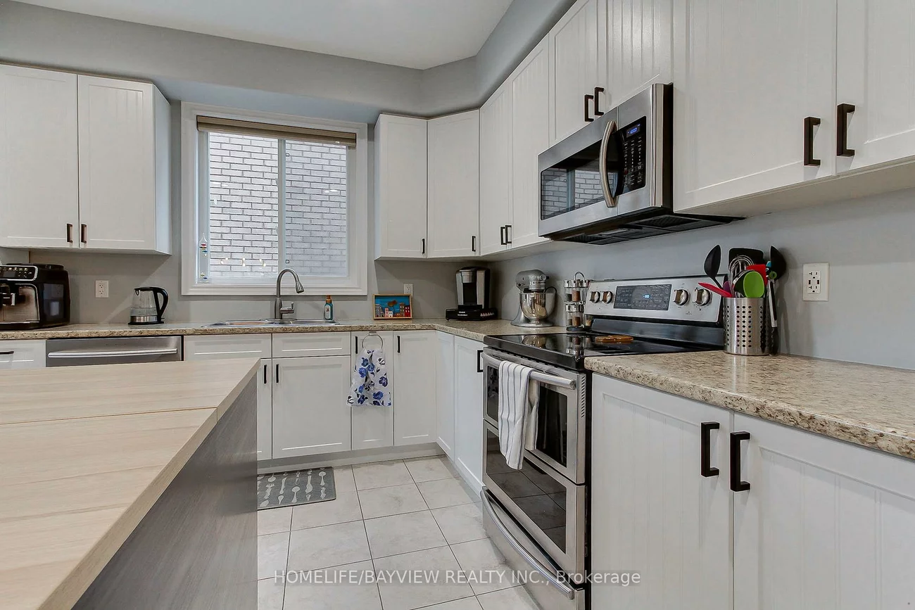 35, Booth, Painswick South, Barrie