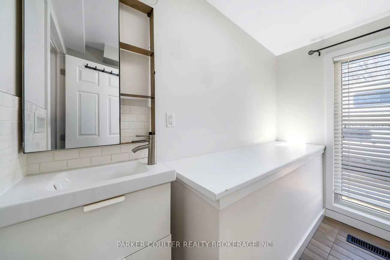 160, Duckworth, Codrington, Barrie