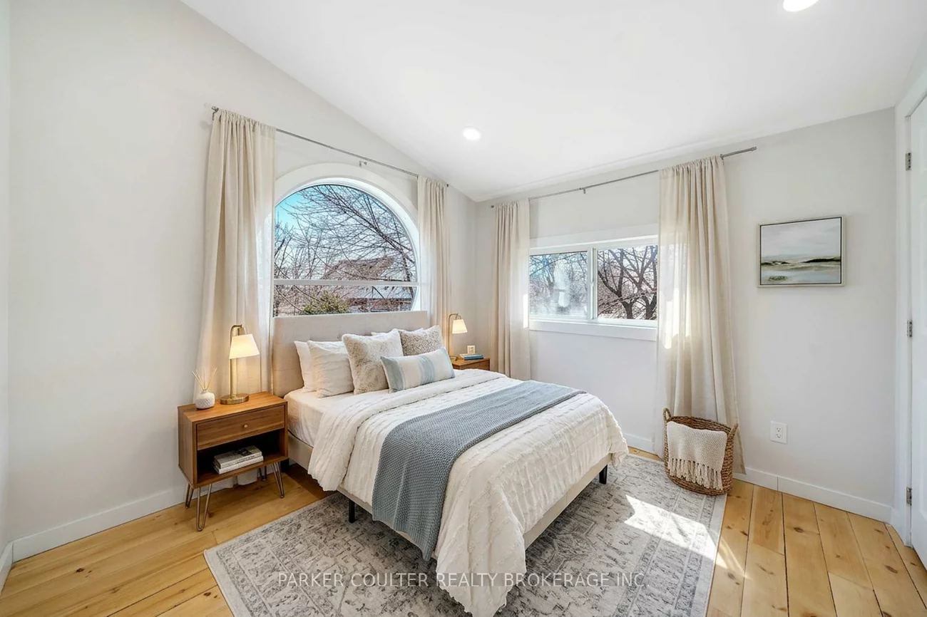 160, Duckworth, Codrington, Barrie
