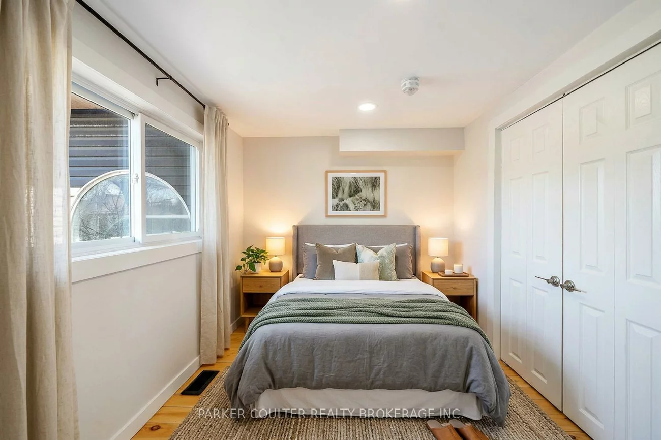 160, Duckworth, Codrington, Barrie