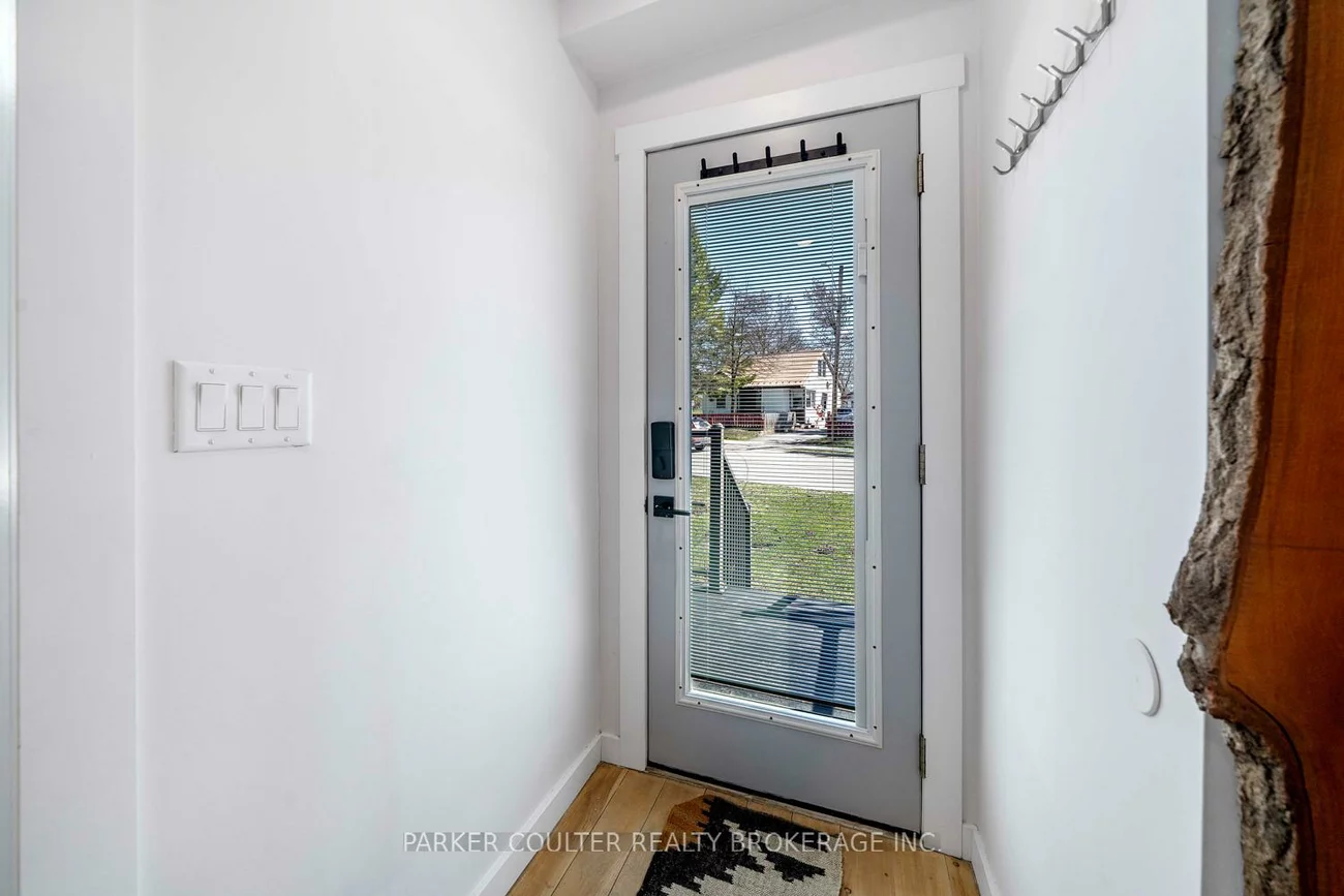 160, Duckworth, Codrington, Barrie