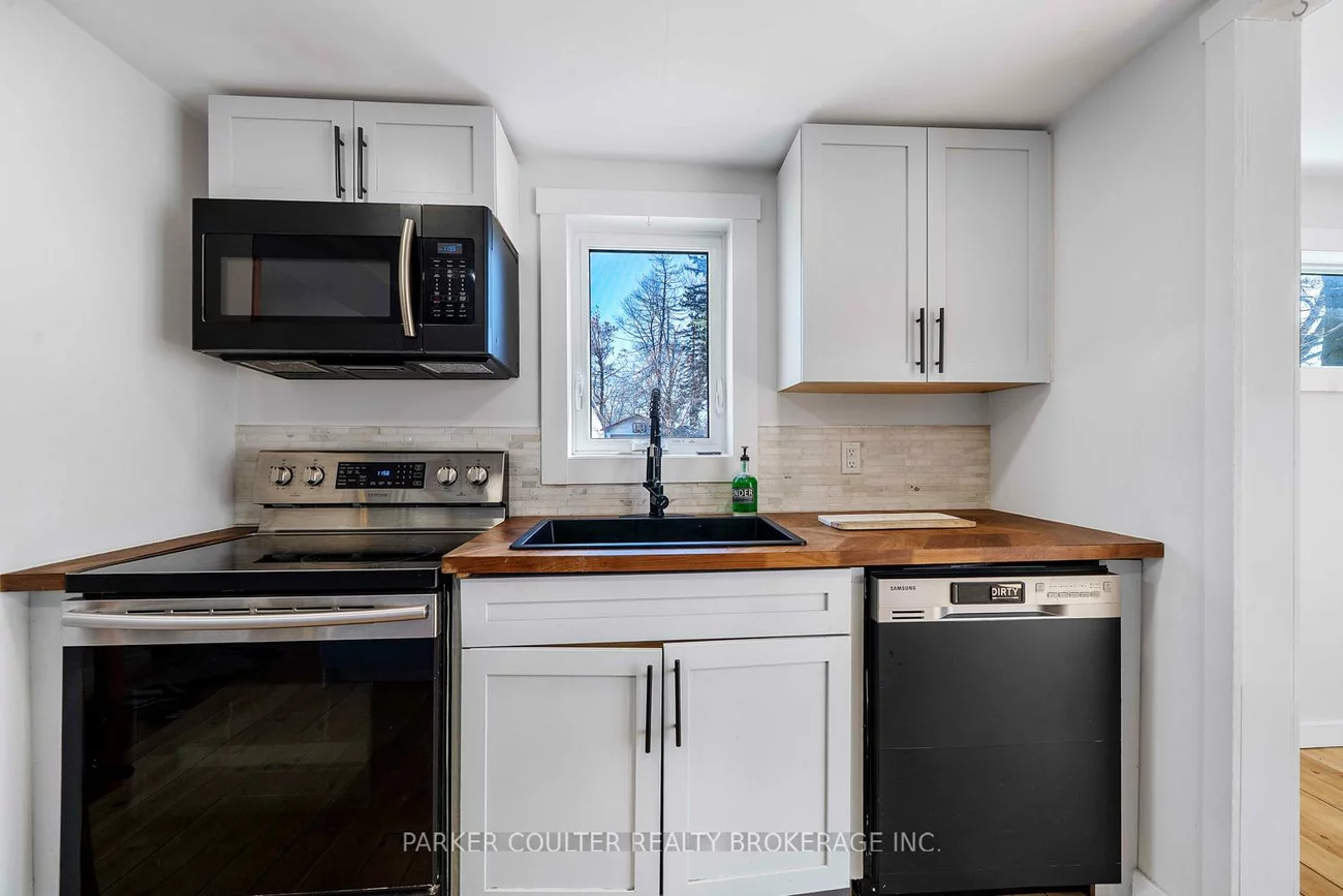 160, Duckworth, Codrington, Barrie