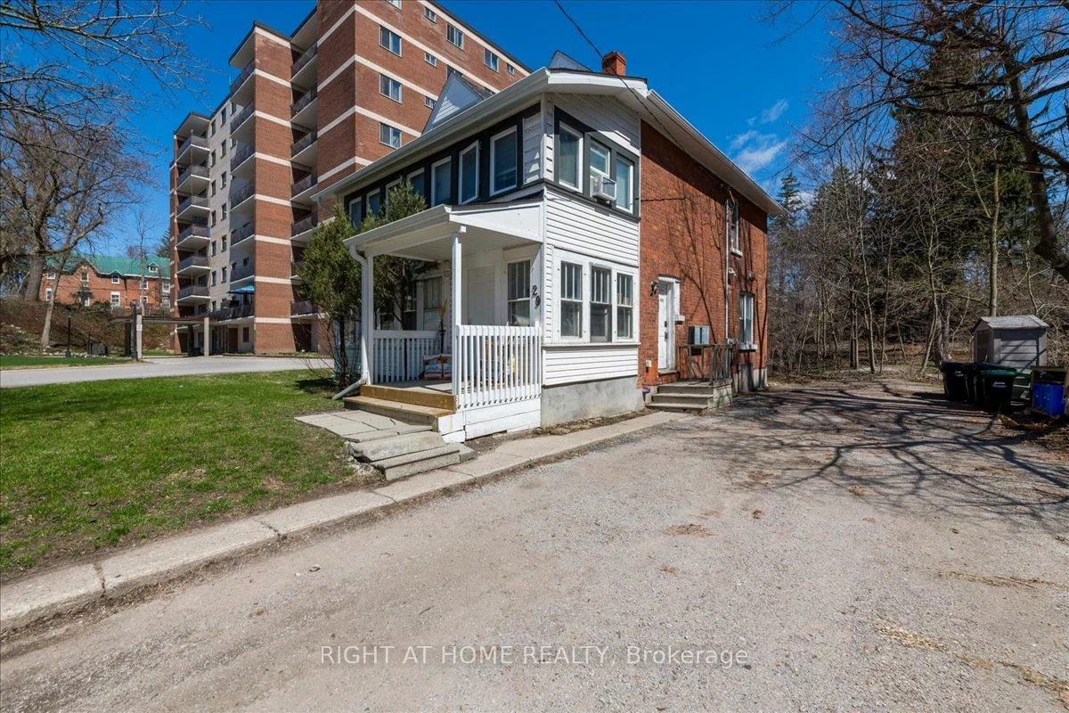 29, Peel, Codrington, Barrie