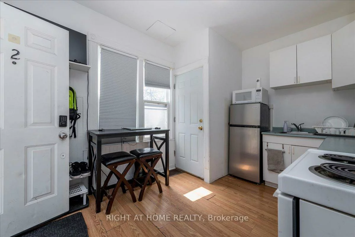 29, Peel, Codrington, Barrie