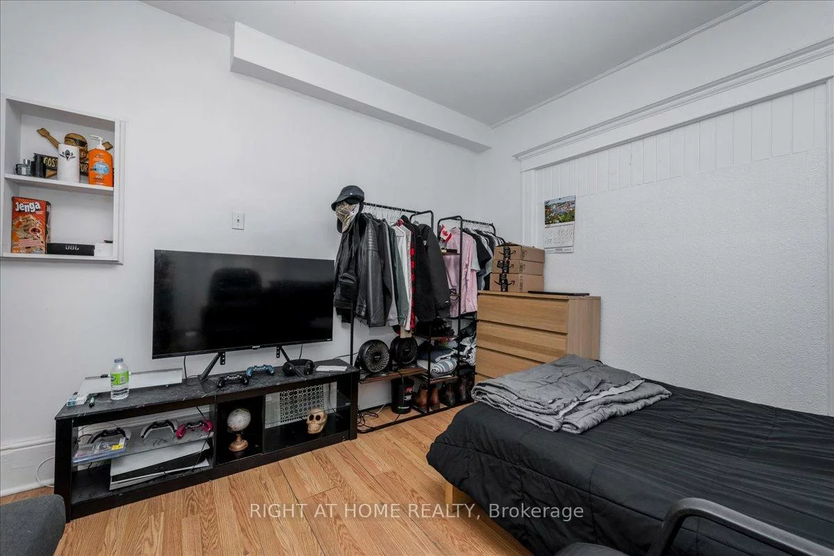 29, Peel, Codrington, Barrie