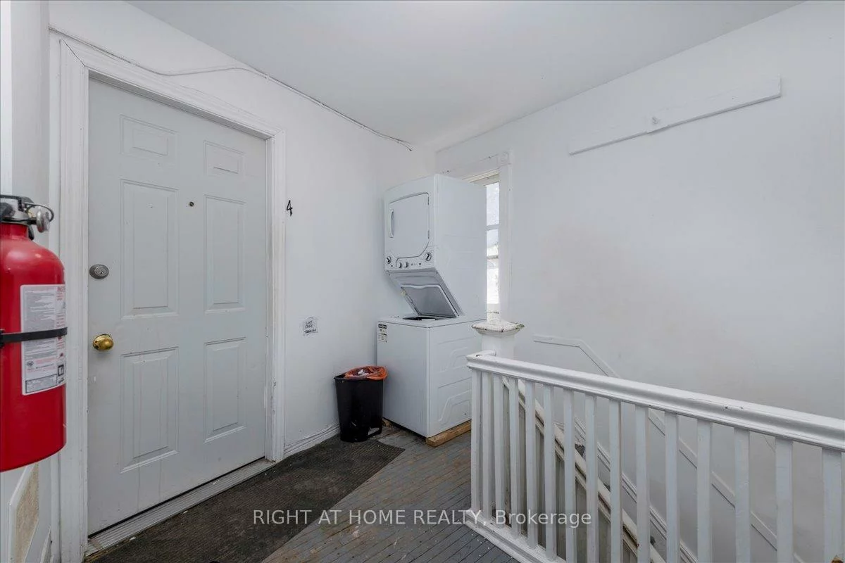 29, Peel, Codrington, Barrie