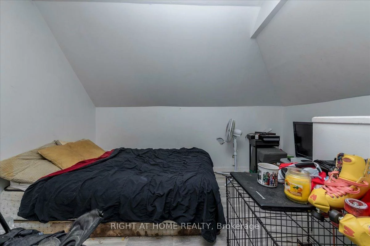 29, Peel, Codrington, Barrie