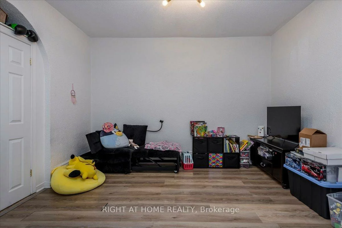 29, Peel, Codrington, Barrie