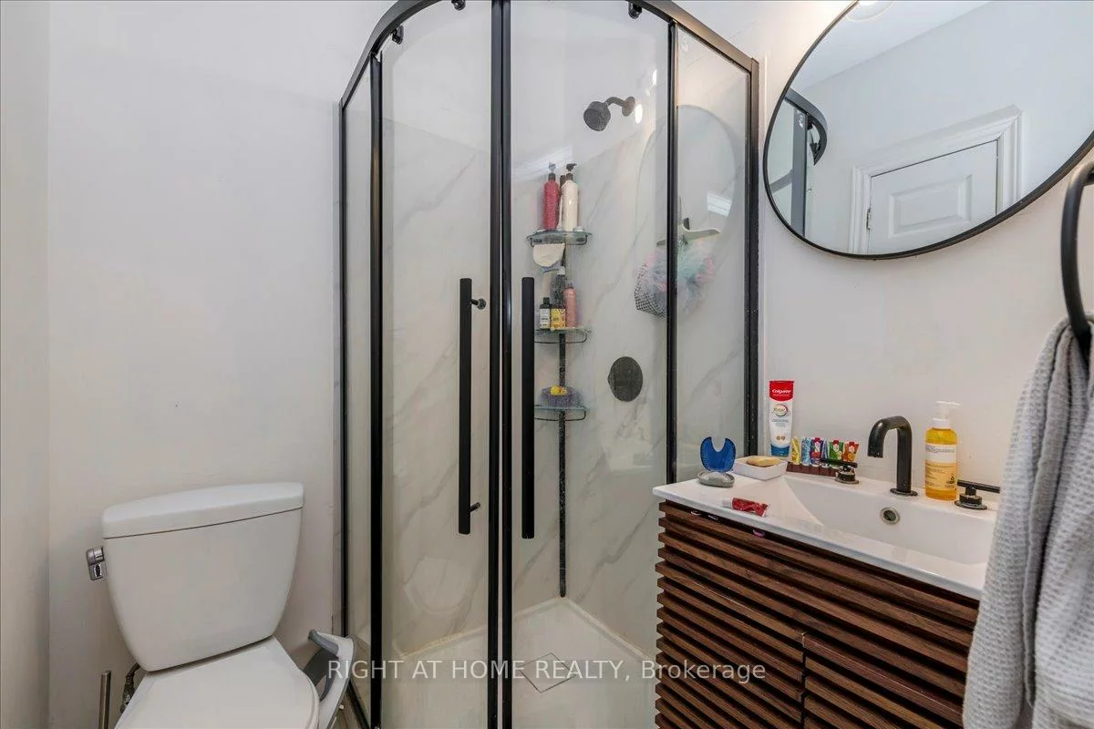 29, Peel, Codrington, Barrie