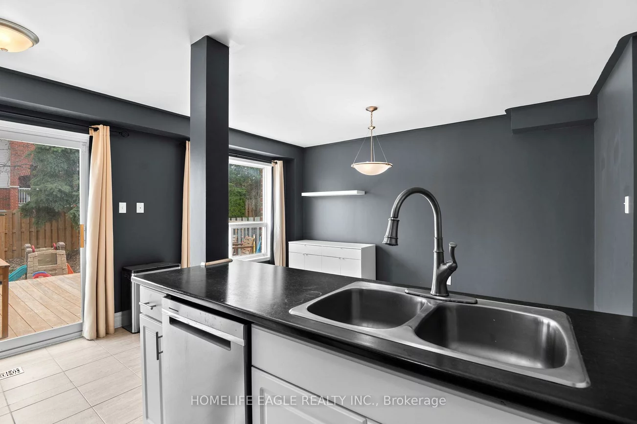 273, Ferndale, Ardagh, Barrie