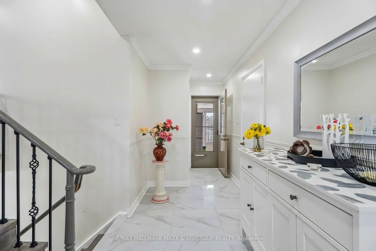 11, Charlotte, Letitia Heights, Barrie