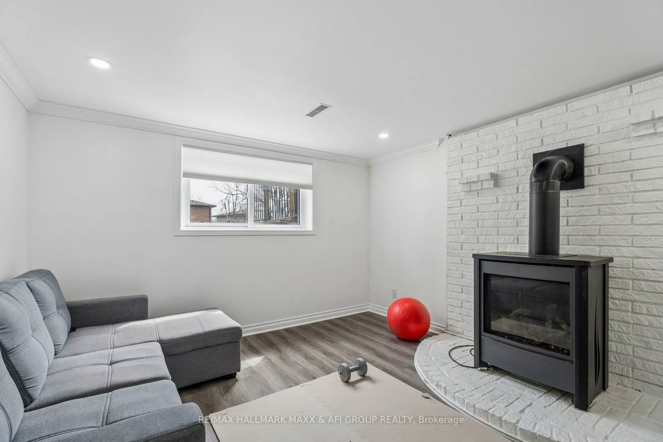 11, Charlotte, Letitia Heights, Barrie