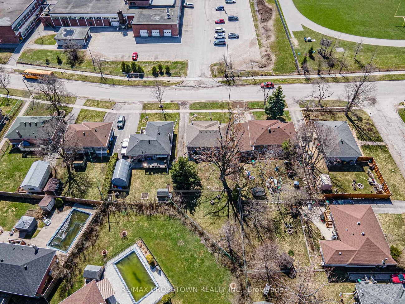 55, Davidson, Wellington, Barrie