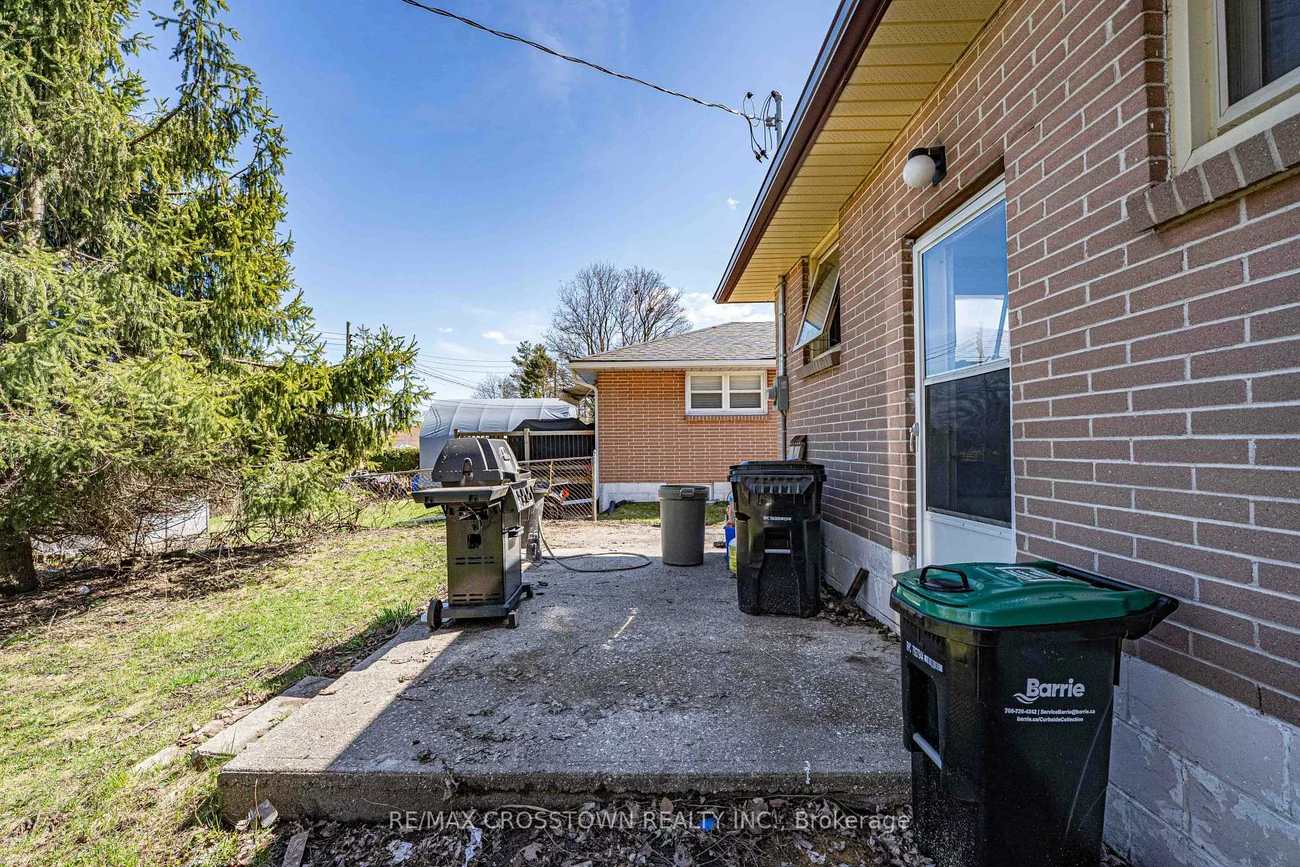 55, Davidson, Wellington, Barrie