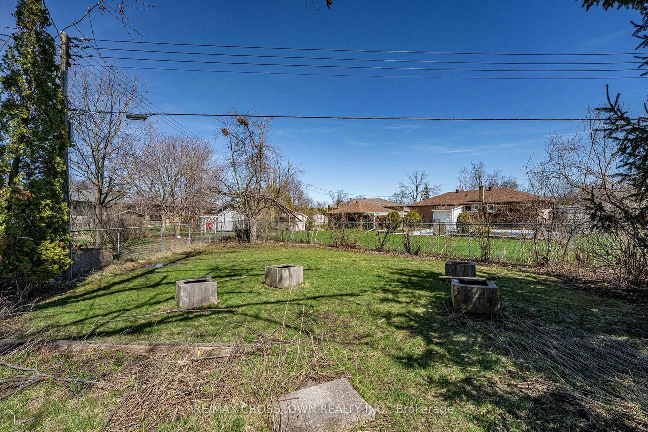 55, Davidson, Wellington, Barrie