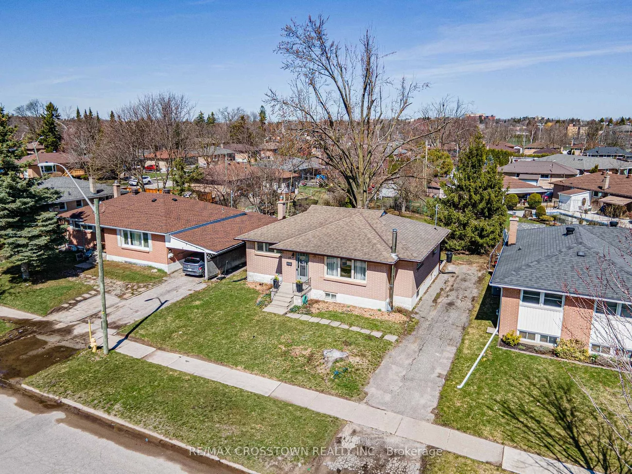 55, Davidson, Wellington, Barrie