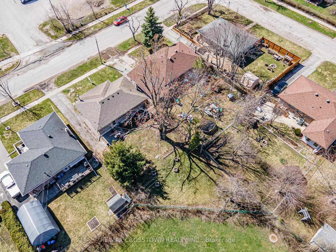 55, Davidson, Wellington, Barrie
