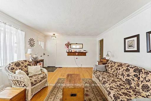 55, Davidson, Wellington, Barrie