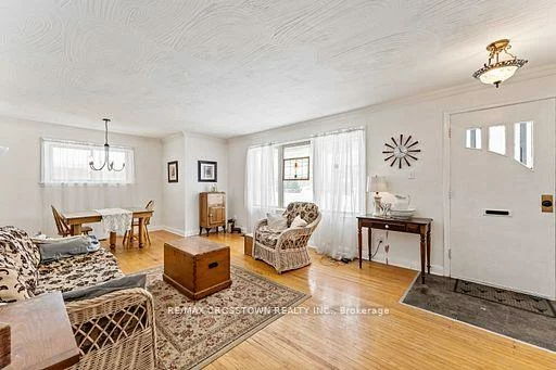 55, Davidson, Wellington, Barrie