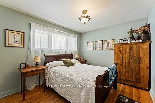 55, Davidson, Wellington, Barrie