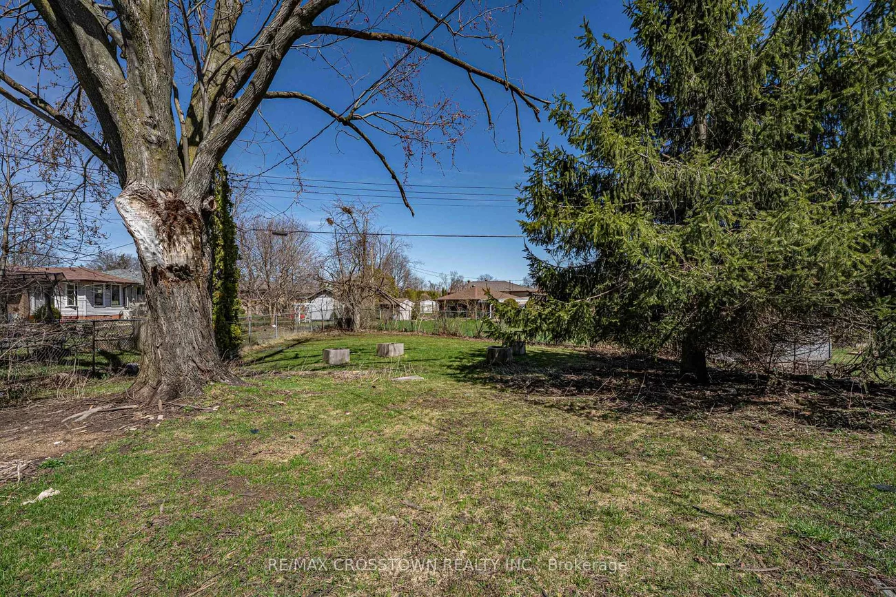 55, Davidson, Wellington, Barrie