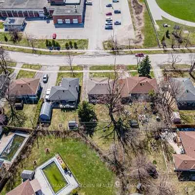55, Davidson, Wellington, Barrie