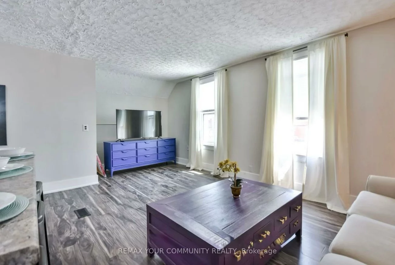 30, Tiffin, Allandale Centre, Barrie