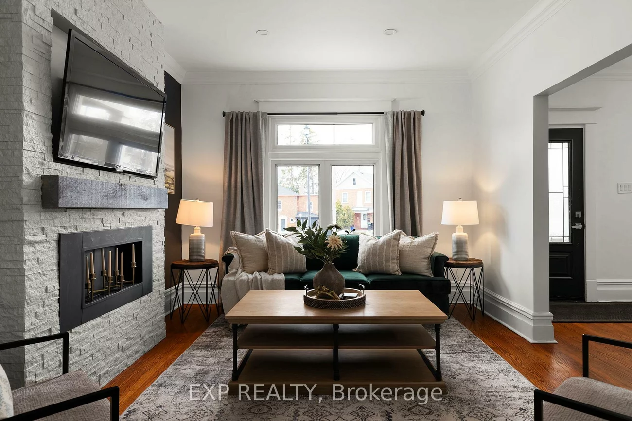 36, Sophia, Queen's Park, Barrie