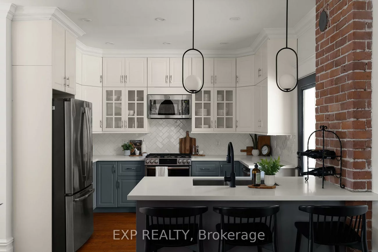 36, Sophia, Queen's Park, Barrie