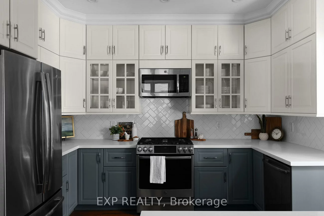 36, Sophia, Queen's Park, Barrie