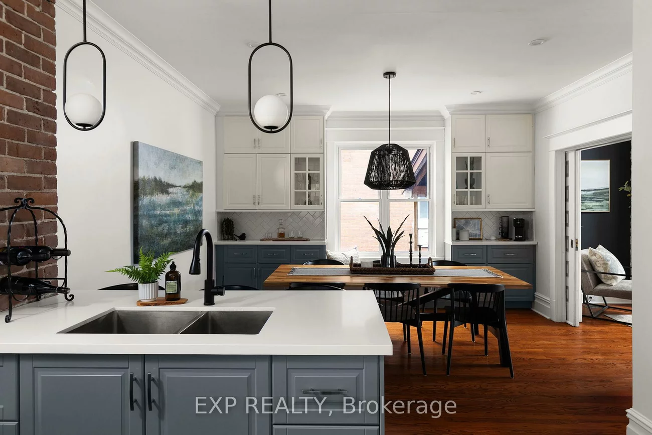 36, Sophia, Queen's Park, Barrie