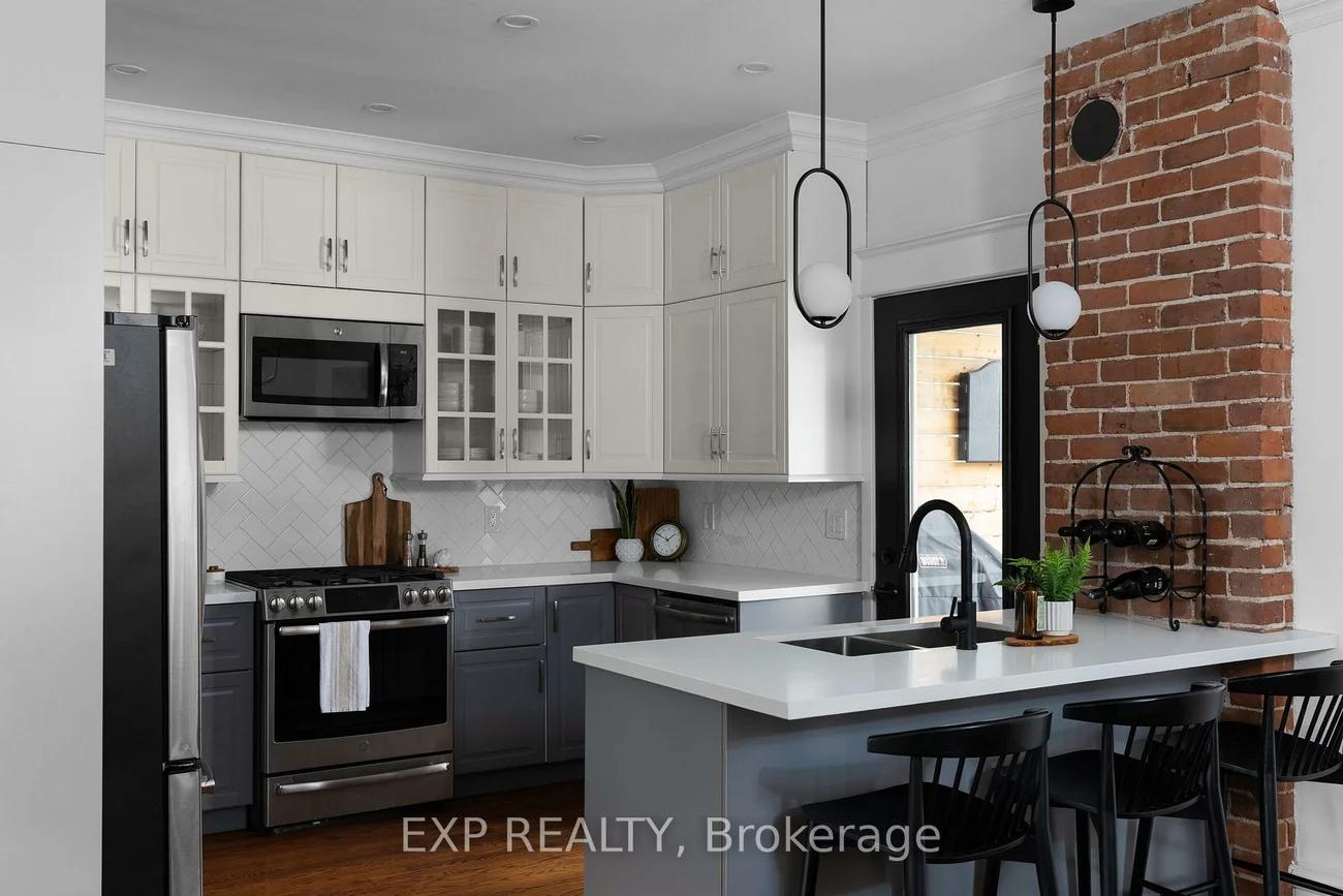 36, Sophia, Queen's Park, Barrie