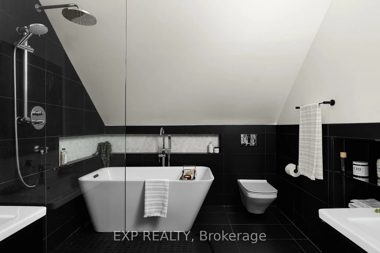 36, Sophia, Queen's Park, Barrie