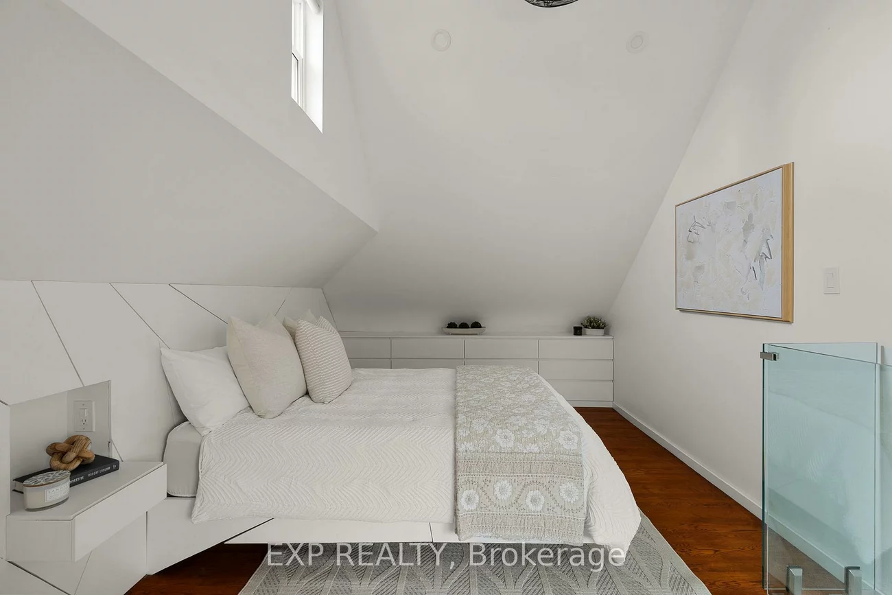 36, Sophia, Queen's Park, Barrie