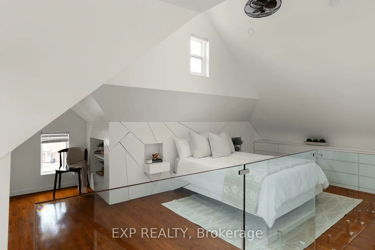 36, Sophia, Queen's Park, Barrie