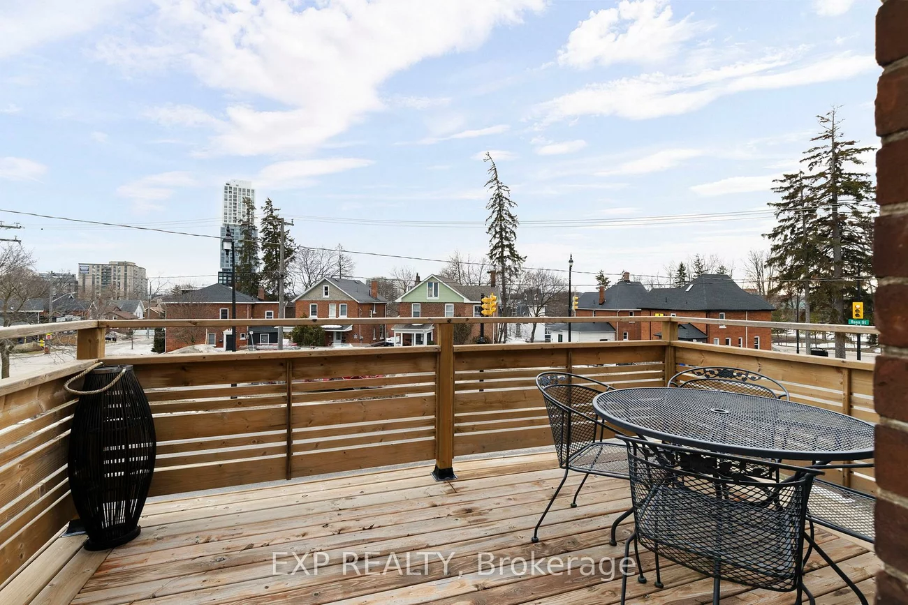 36, Sophia, Queen's Park, Barrie