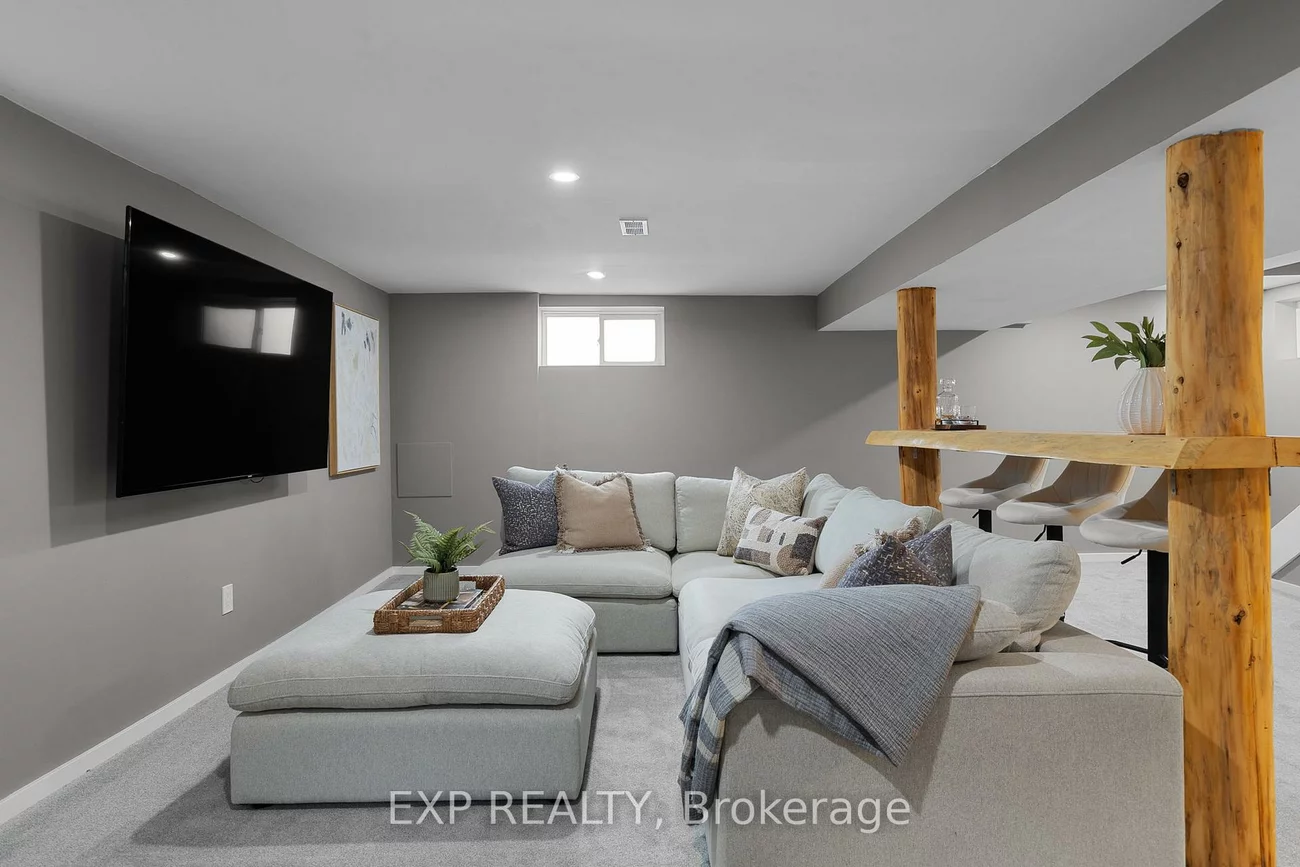 36, Sophia, Queen's Park, Barrie