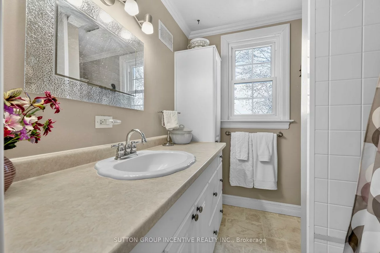 32, Adelaide, Allandale, Barrie