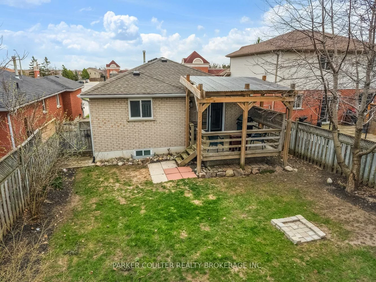 216, Mapleton, Holly, Barrie