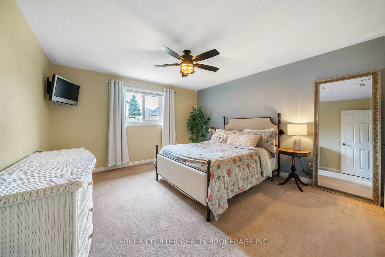 216, Mapleton, Holly, Barrie