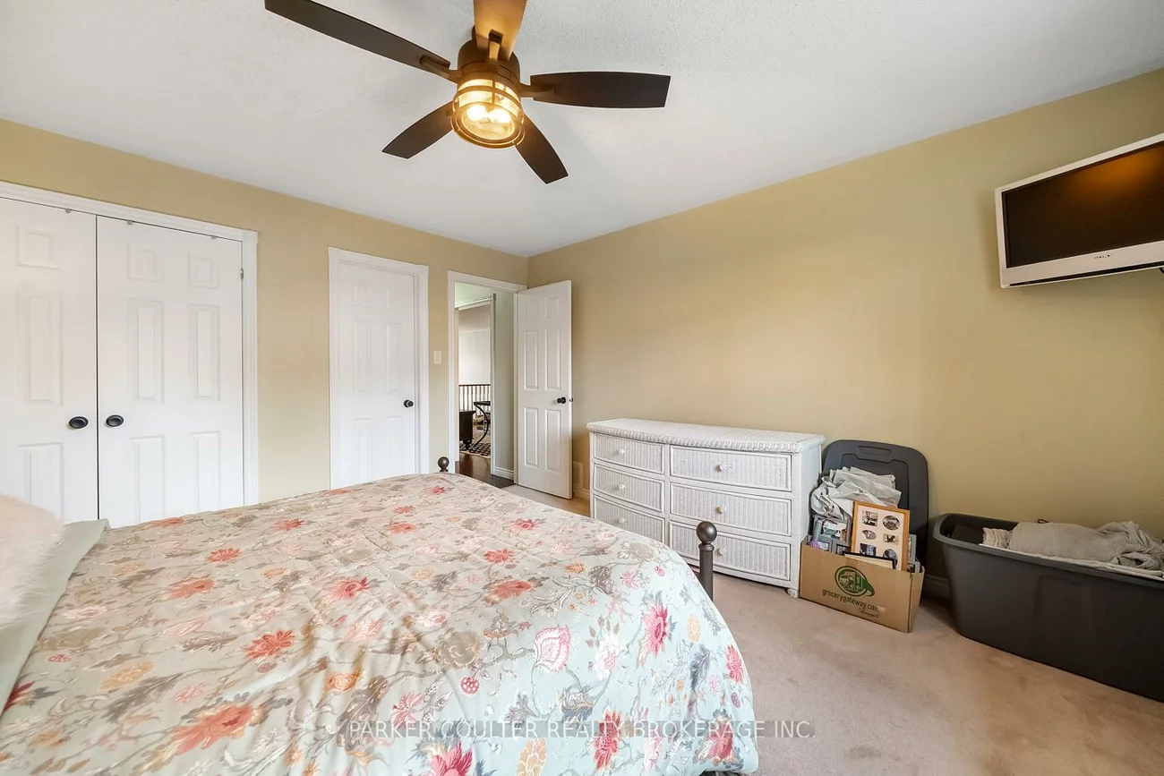 216, Mapleton, Holly, Barrie